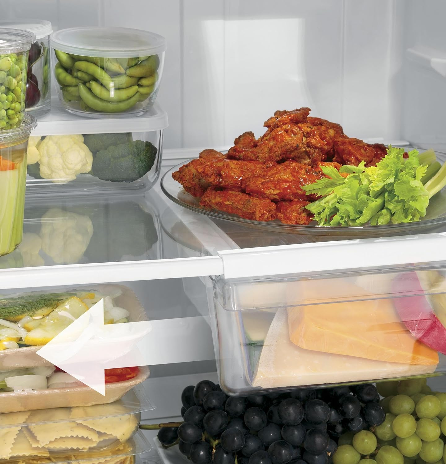 GE 28 Inch Top Freezer Refrigerator 17.5 Cu.Ft. - Image 2